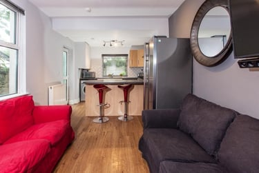 6 bed house, Moy Road, Cathays, Cardiff, CF244SG - Image 1